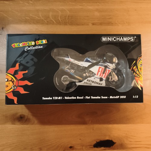 Valentino rossi 12 - valentino, 1/12